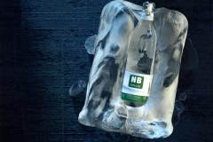 Wasserflasche_modern_eisblock_lieg
